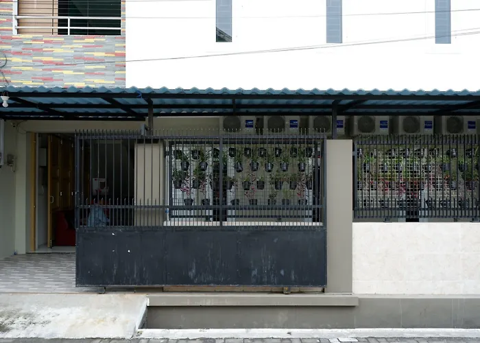 RedDoorz Hostel Near Kota Lama